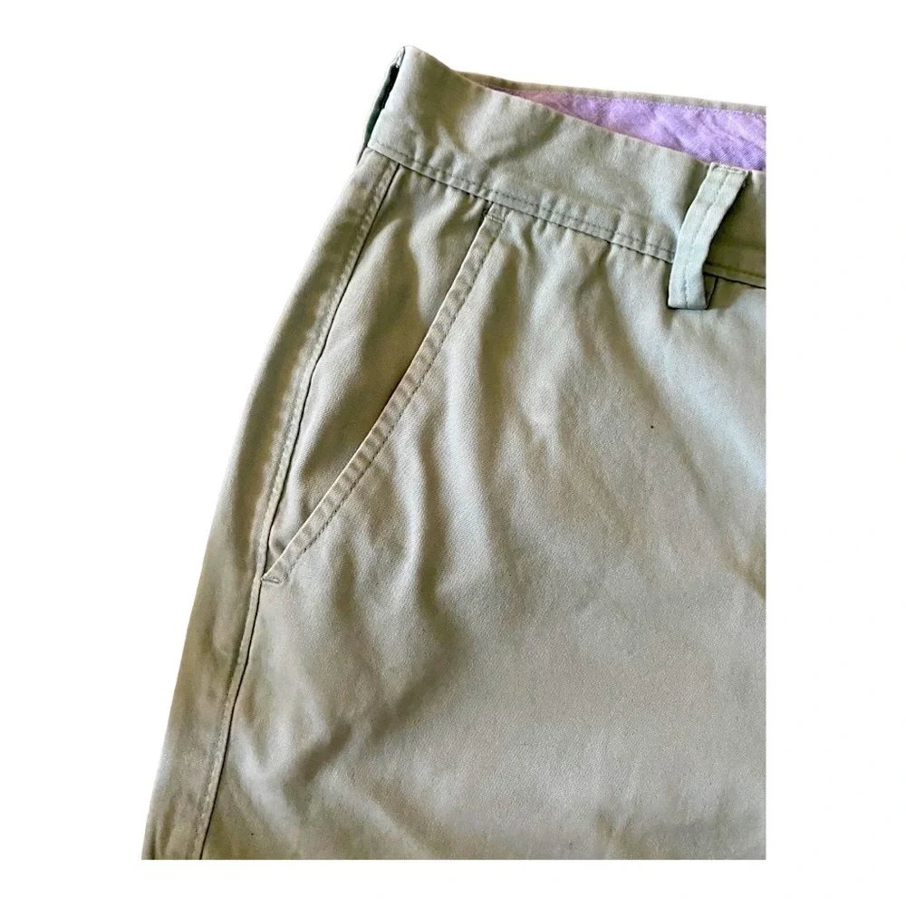 J. CREW-MENS LIGHT GREEN SHORTS-SIZE 33